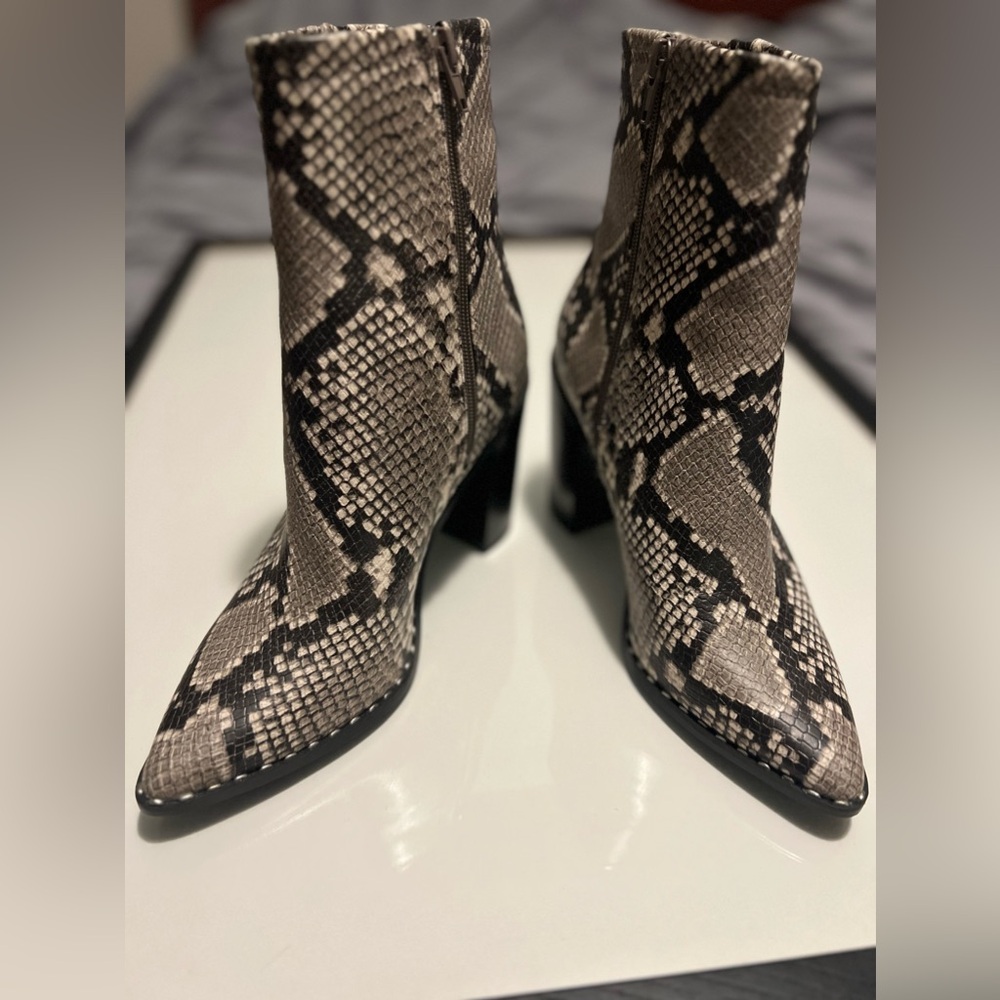 Aldo Snake Print Heeled Ankle Boot Size 8.5 - New never worn